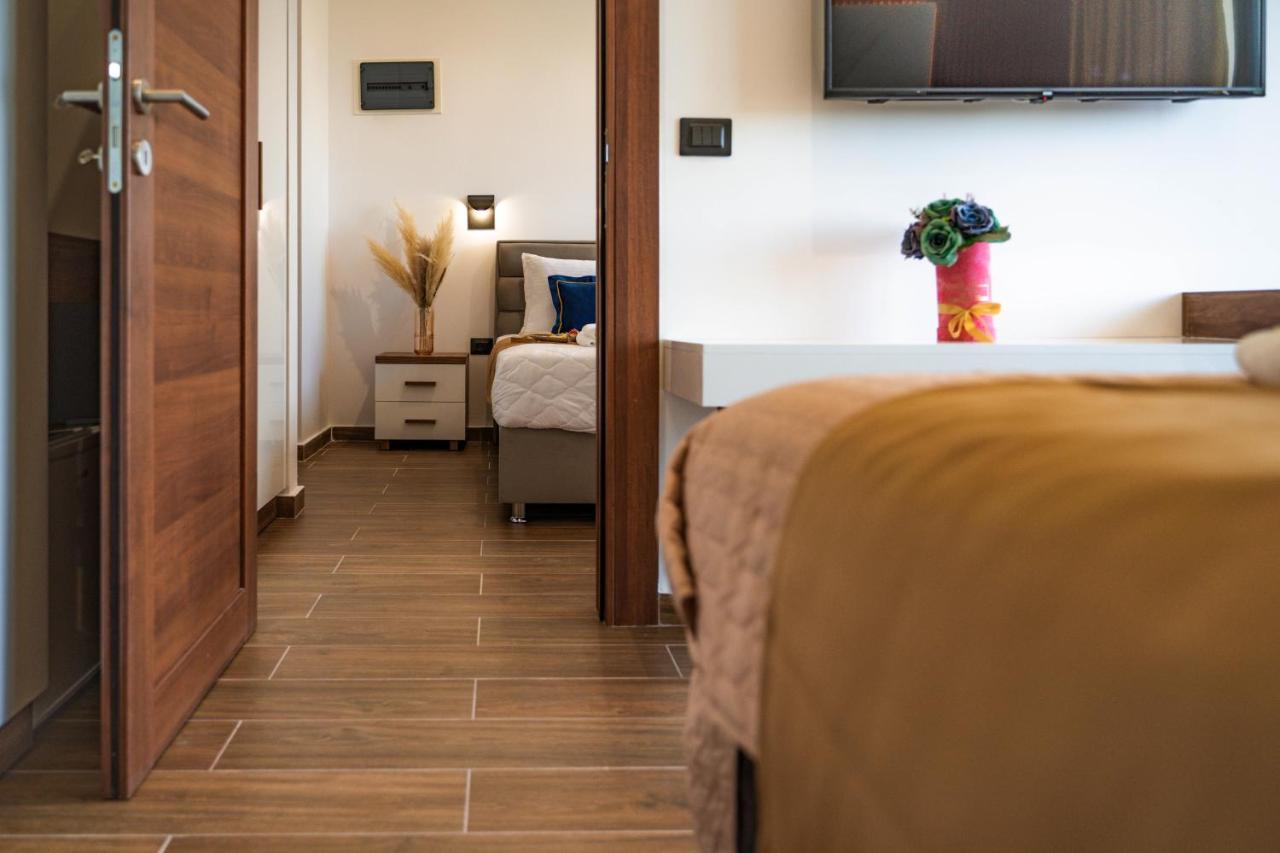 Hotel Lajka Luxury Ulcinj Bagian luar foto