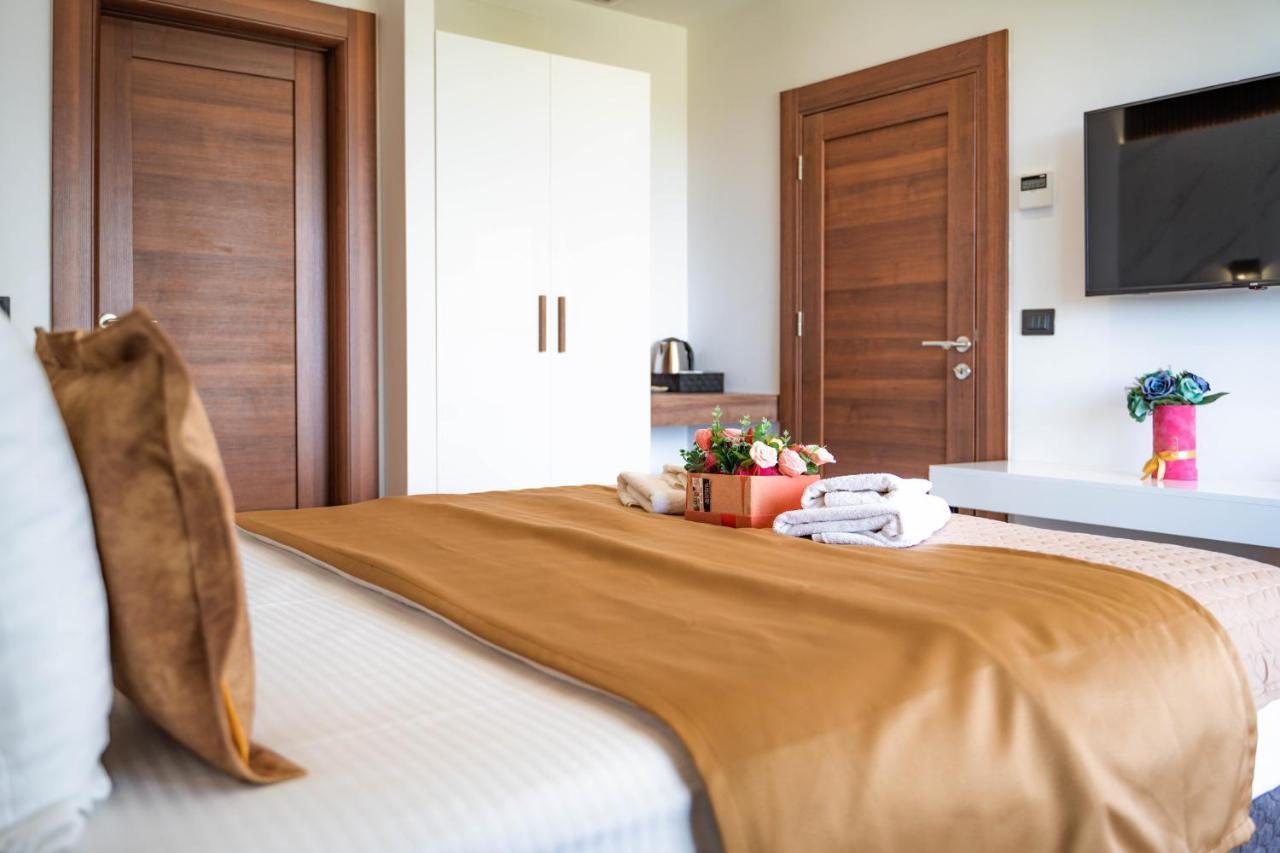 Hotel Lajka Luxury Ulcinj Bagian luar foto