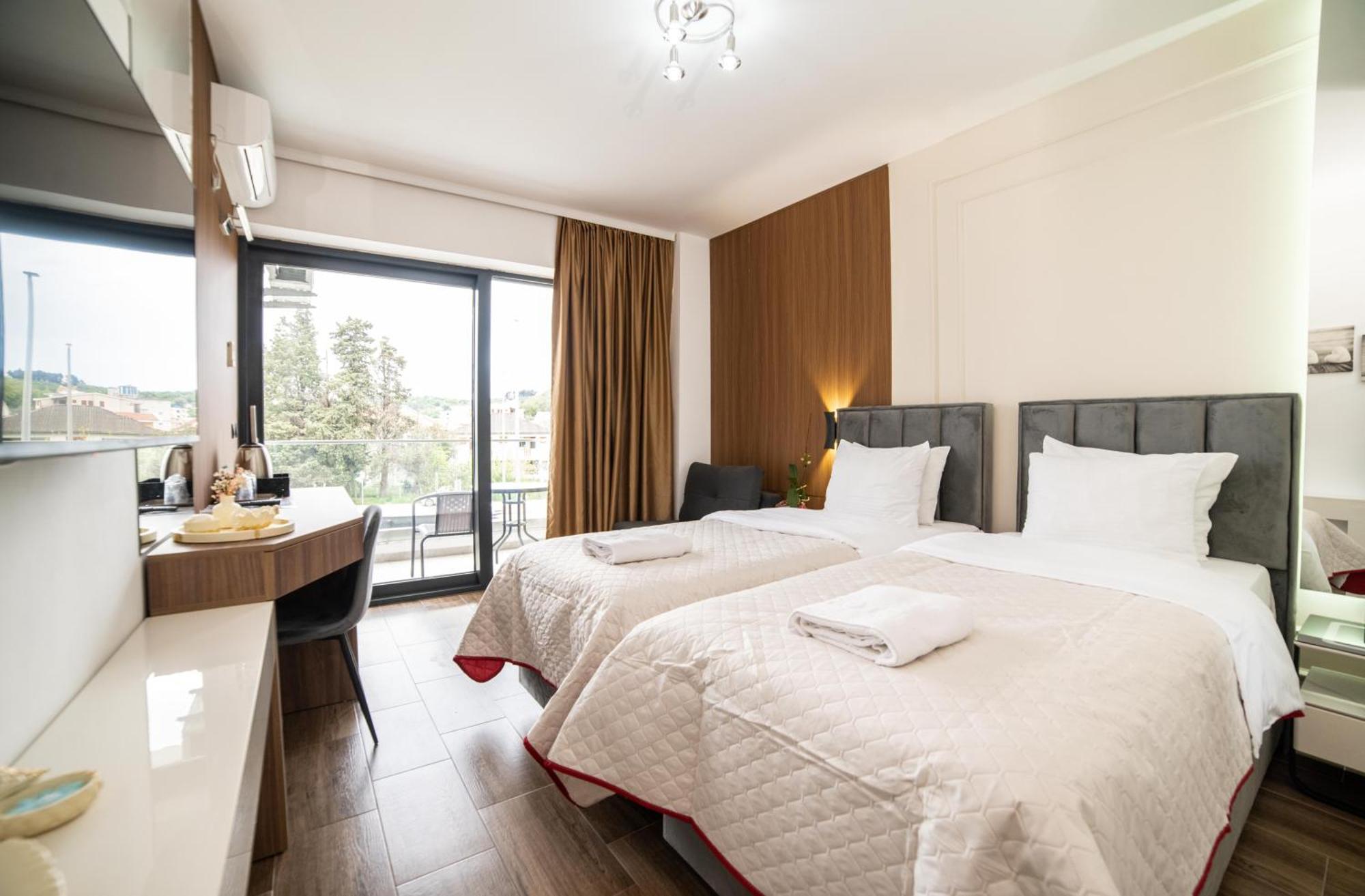 Hotel Lajka Luxury Ulcinj Bagian luar foto
