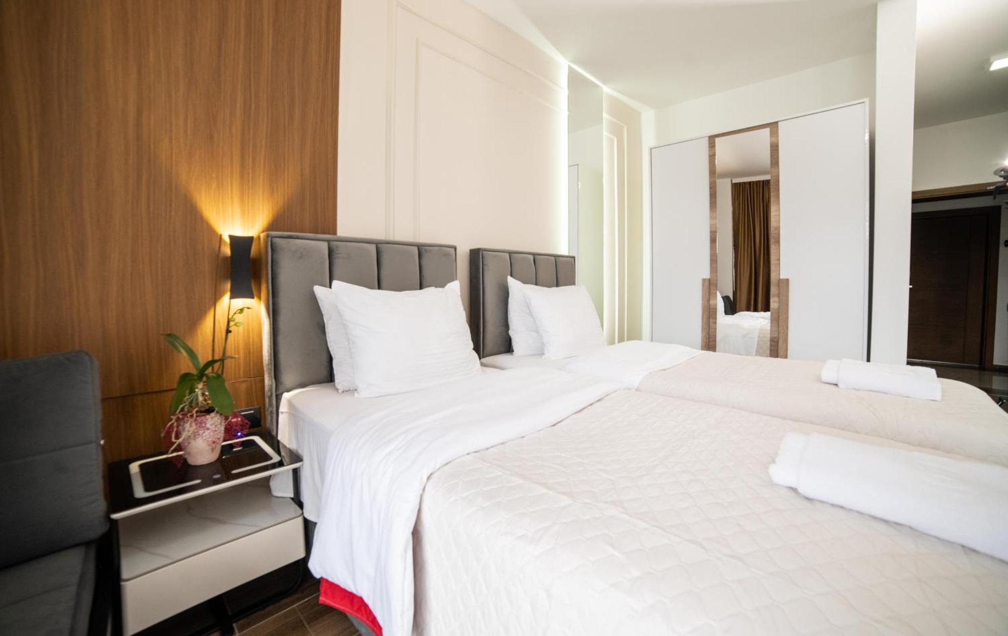 Hotel Lajka Luxury Ulcinj Bagian luar foto